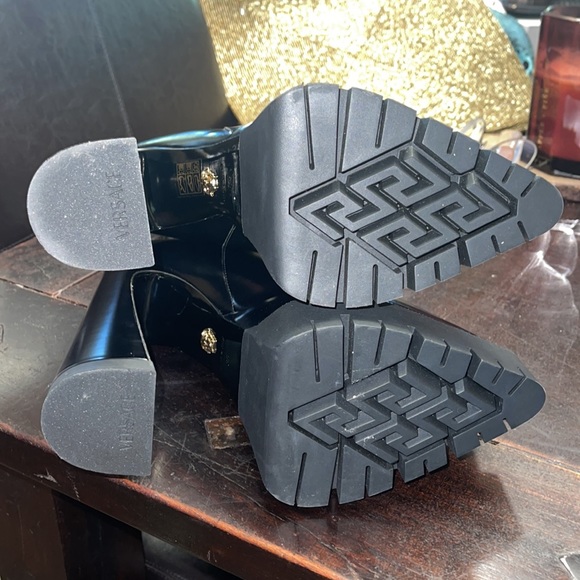 Versace AEVITAS POINTY PLATFORM BOOTS - Picture 7 of 8